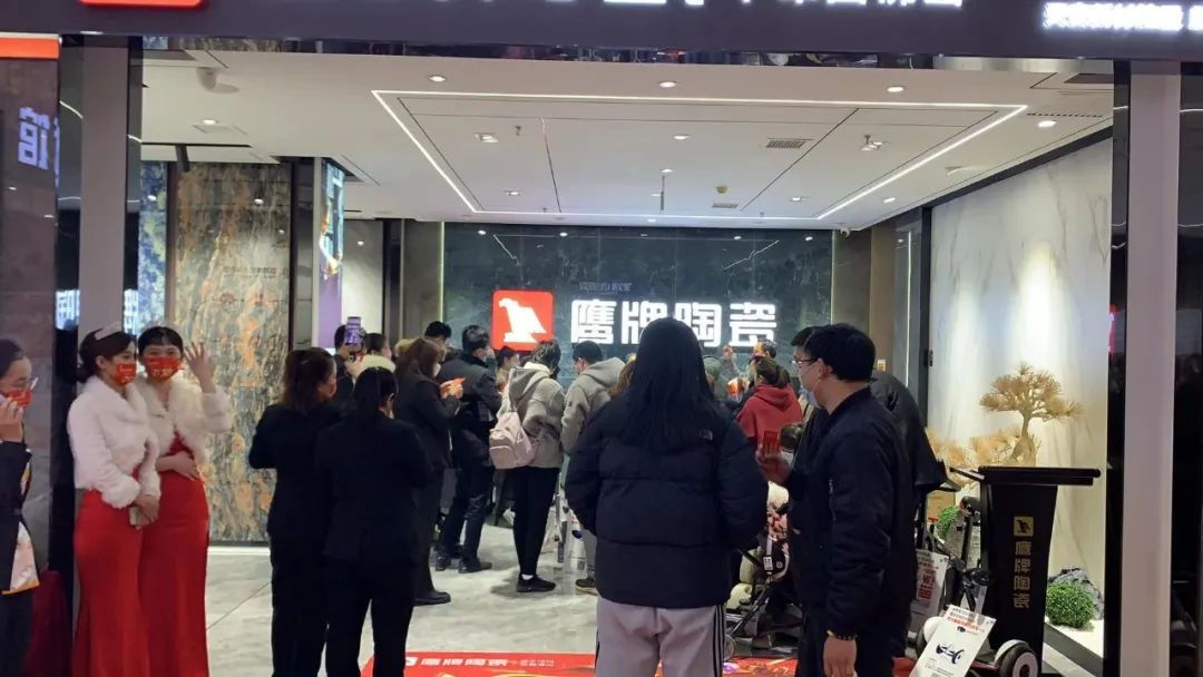 勢(shì)不可擋，鷹牌陶瓷終端布局再提速，石家莊1000㎡旗艦店盛大開業(yè)！(圖2)