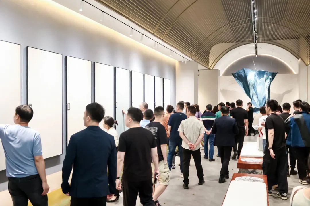 新鷹牌 創(chuàng)未來｜鷹牌新總部展廳盛大揭幕&中國(guó)瓷IP新品隆重上市！(圖10)