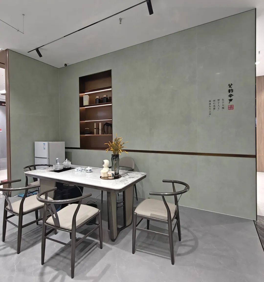 鷹牌50周年 門店風(fēng)采｜河南駐馬店鷹牌旗艦店，讓雅致成為生活的底色(圖8)